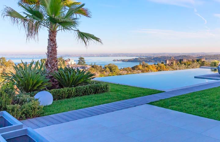 Come Combinare Prato Sintetico e Accessori per un Giardino Perfetto!