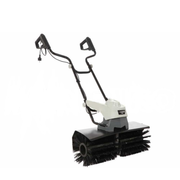 Macchina spazzolatrice bianca per cura del prato artificiale, con manico regolabile e design compatto.