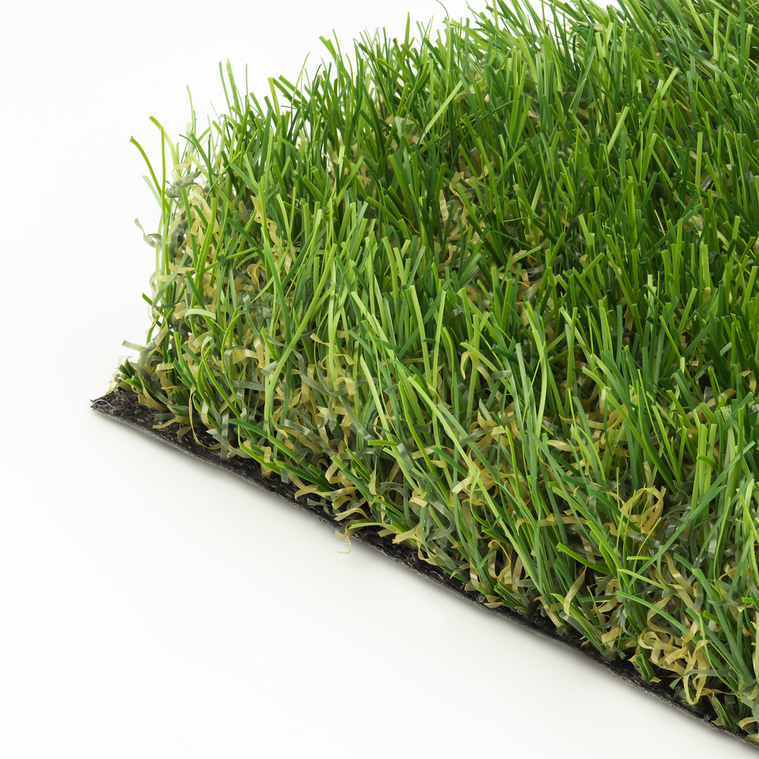 Prato sintetico Eco Grass da 40 mm, ultra denso e morbido, ideale per giardini residenziali e aree gioco.